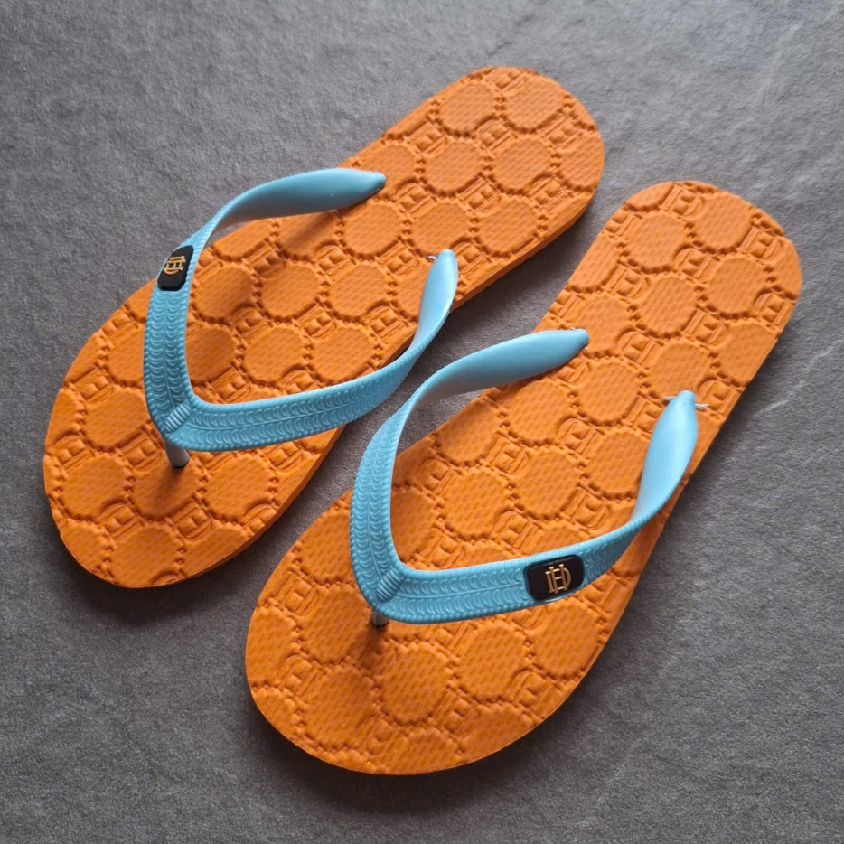 dép xỏ ngón hoa văn, size 35 đến 39, chất liệu quai, đế cao su dẻo, mềm, mang êm, chân, siêu, bền ti