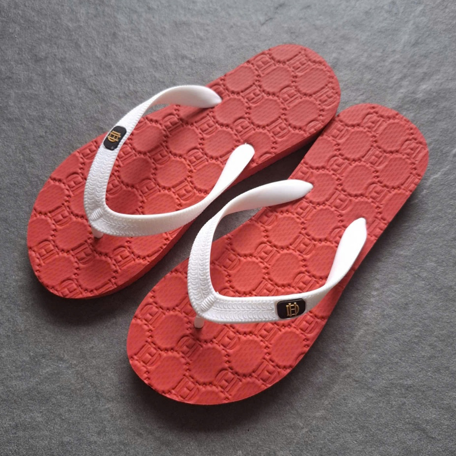 dép xỏ ngón hoa văn, size 35 đến 39, chất liệu quai, đế cao su dẻo, mềm, mang êm, chân, siêu, bền ti