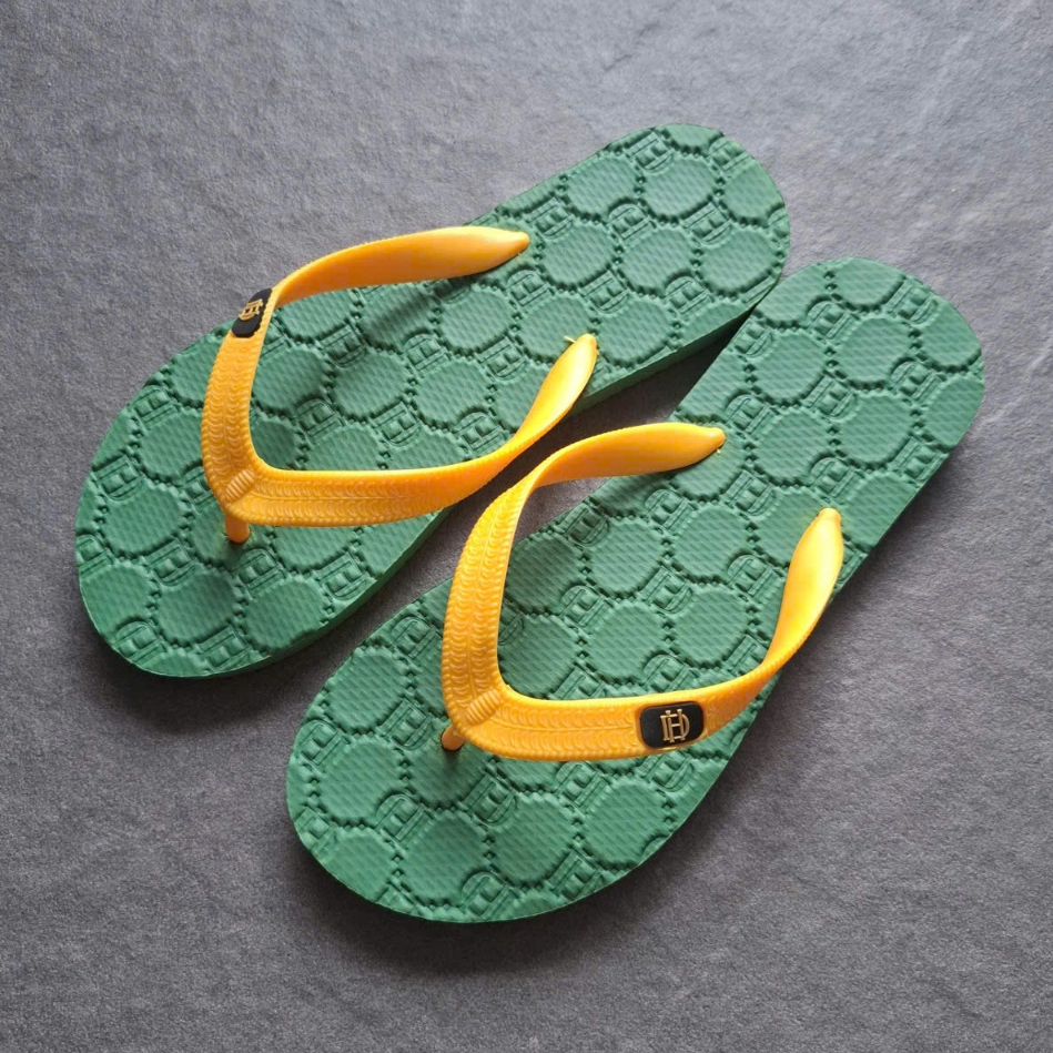 dép xỏ ngón hoa văn, size 35 đến 39, chất liệu quai, đế cao su dẻo, mềm, mang êm, chân, siêu, bền ti