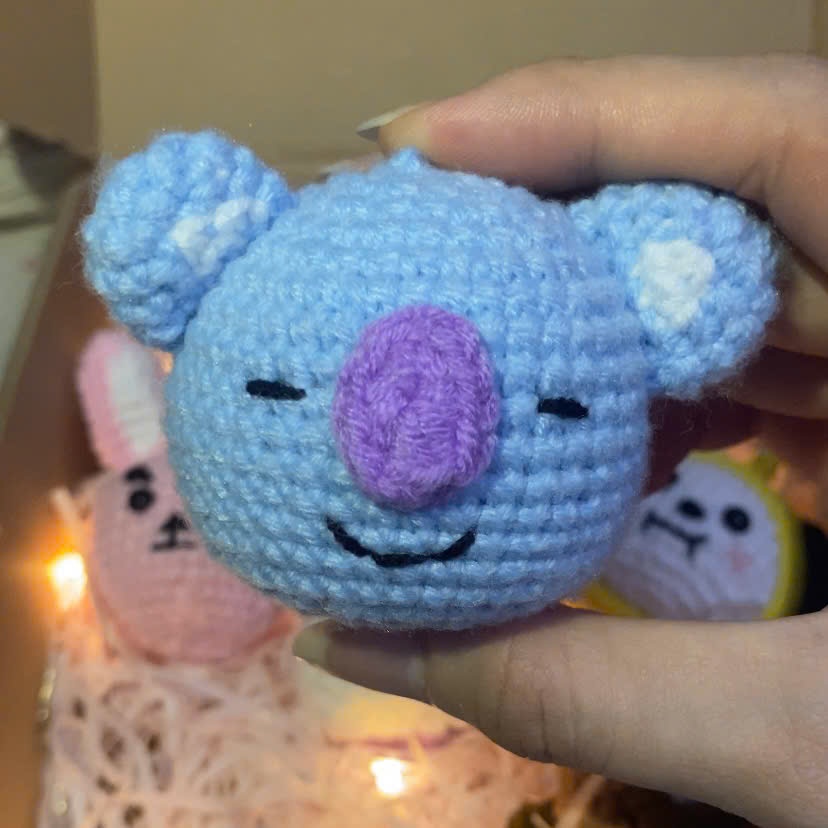 Móc khóa Koya bằng len BTS