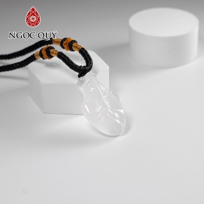 Mặt dây chuyền cá chép đá mã não trắng 19x33mm - Ngọc Quý