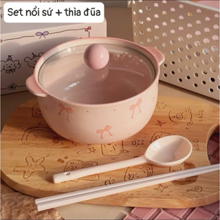 Set Tô Sứ Có Nắp Kèm Đũa Thìa Hoạ Tiết Nơ Hồng Siêu Xinh