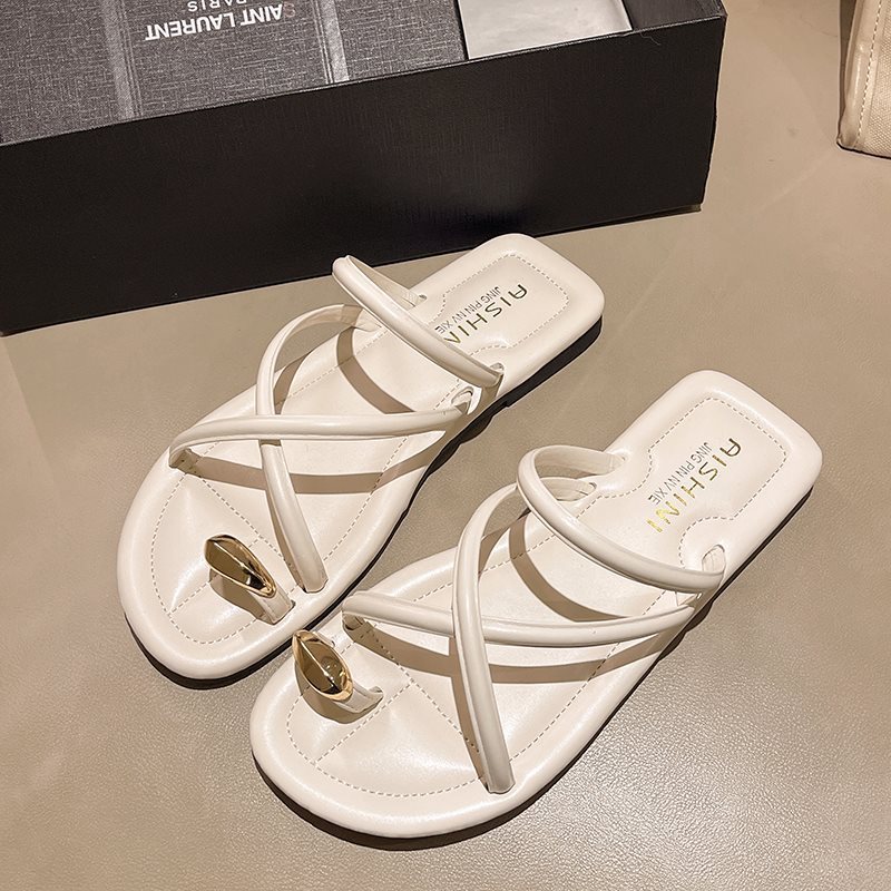 Dép Sandal Nữ Đế Bằng Chống Trượt Phong Cách Thời Trang Nữ Cho Chị Em Đi Chơi Đi Du Lịch Dép Tông Hàng QCCC