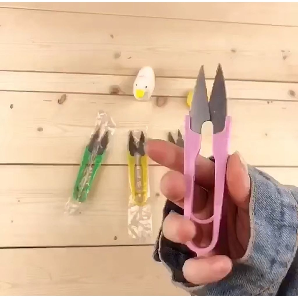 2 cây kéo bấm chỉ