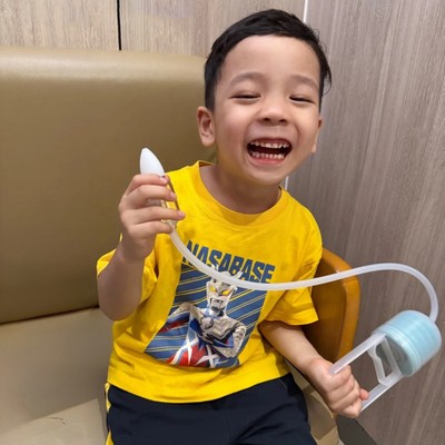 Dụng cụ hút mũi Cầm Tay Cho bé sơ sinh KidAndMom chất liệu nhựa nguyên sinh lực hút êm an toàn