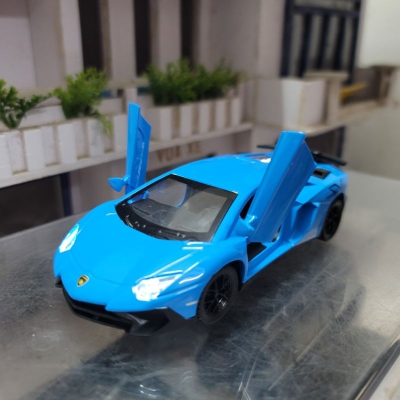 Lamborghinii Aventador LP750-4 SV