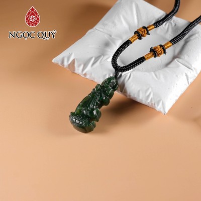 Mặt dây chuyền phật bà đá ngọc bích nephrite 17x41mm - Ngọc Quý