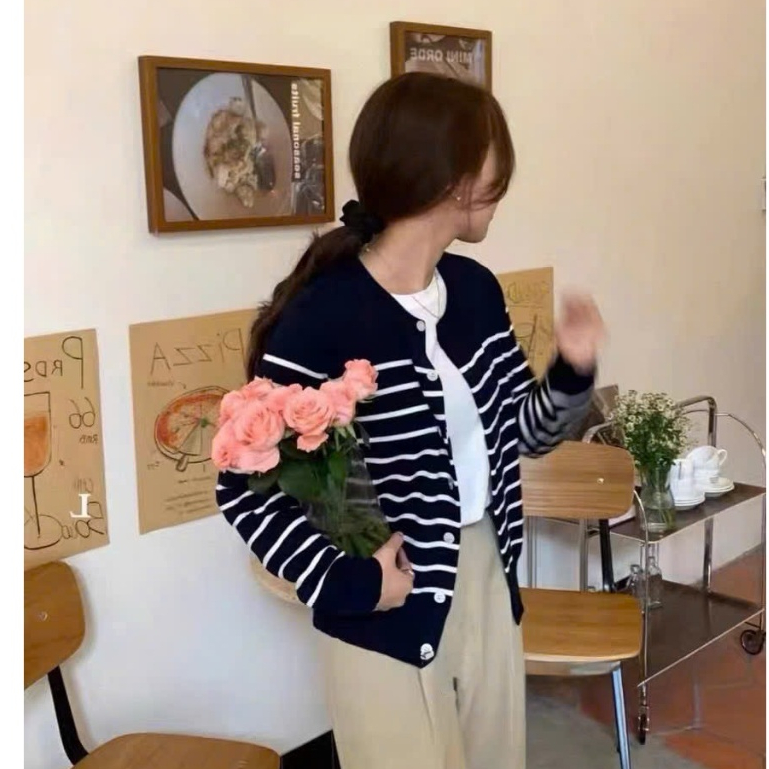 (ẢNH OLDSCHOOL) Áo len cardigan kẻ ngang BASIC PHỐI Mizu Cardigan A5201 | BigBuy360 - bigbuy360.vn