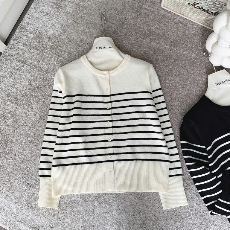 (ẢNH OLDSCHOOL) Áo len cardigan kẻ ngang BASIC PHỐI Mizu Cardigan A5201 | BigBuy360 - bigbuy360.vn