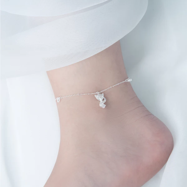 Lắc chân nữ bạc S925 Cáo Bạc Asimi Ahri's Whisper LC09 - đeo trên mẫu