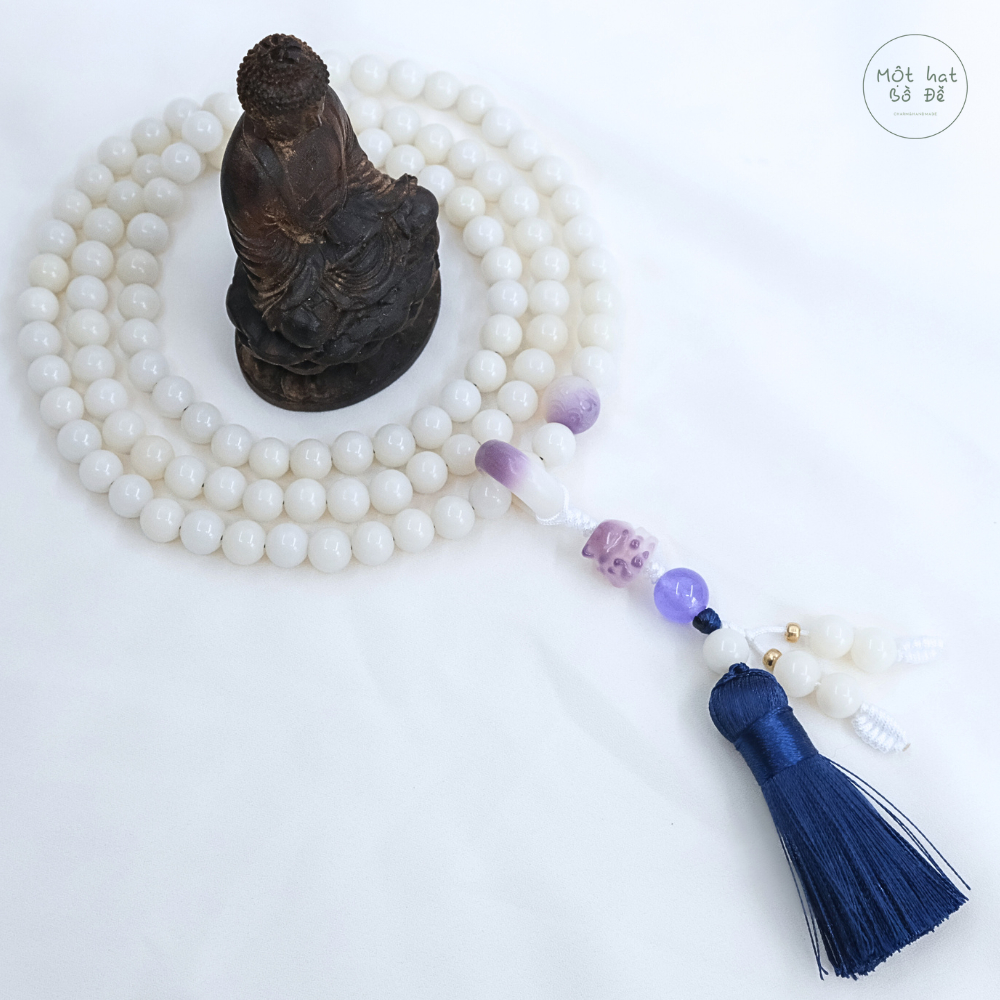 Chuỗi vòng 108 hạt bồ đề trắng phối một hạt bồ đề tím khắc chú lục tự - Nhẫn bồ đề tím phối bồ đề hồ