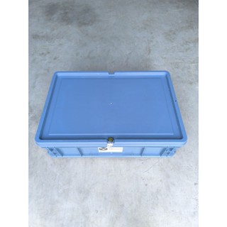  Thùng nhựa cũ bít nhựa đựng đồ công nghiệp có nắp đậy 