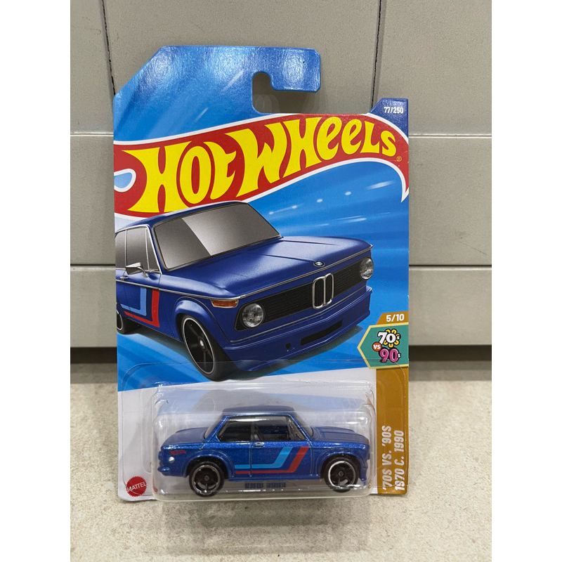 Xe mô hình đồ chơi cơ bản Hotwheels 1:64 - BMW 2002