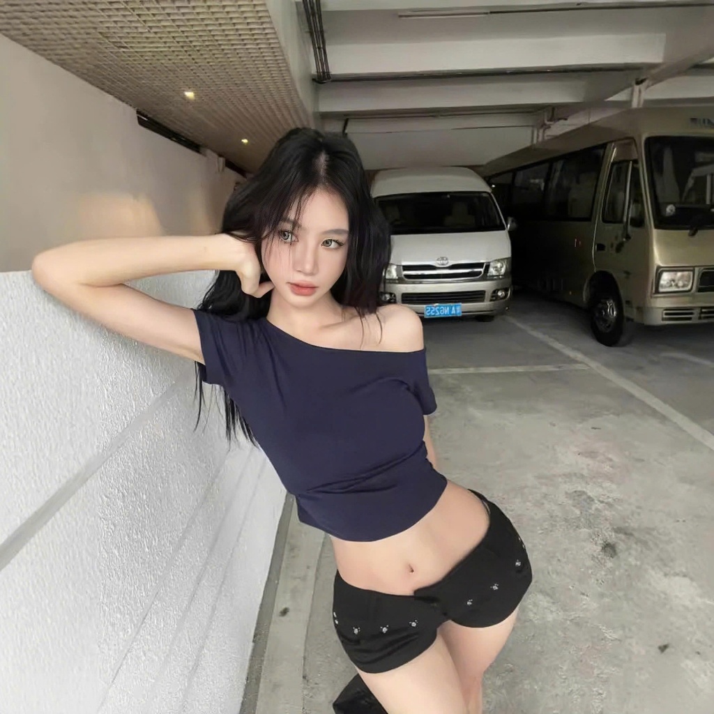 Áo Thun Kiểu Cổ Trễ Vai Ngắn Tay Ôm Body - Tôn Dáng Phong Cách Mới Chất Thun Xịn | BigBuy360 - bigbuy360.vn