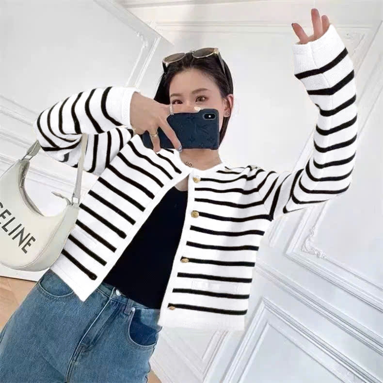 Áo Khoác Cardigan Sọc Trắng Local Brand Chất Len Mongtoghi Mềm Mịn.