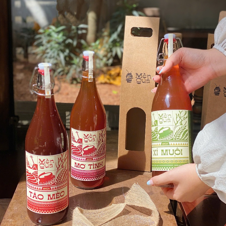 RƯỢU THỦ CÔNG TÂY BẮC MƠ TÌNH | XÍ MUỘI | GẠO RANG | TÁO MÈO - Mèn Quả - Chai 1000ML