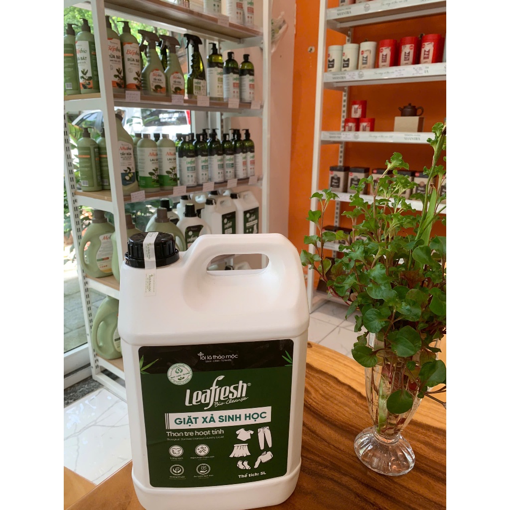 Giặt xả sinh học than tre hoạt tính Leafresh 5L – sạch sâu,khử mùi, mềm vải, an toàn cho da nhạy cảm