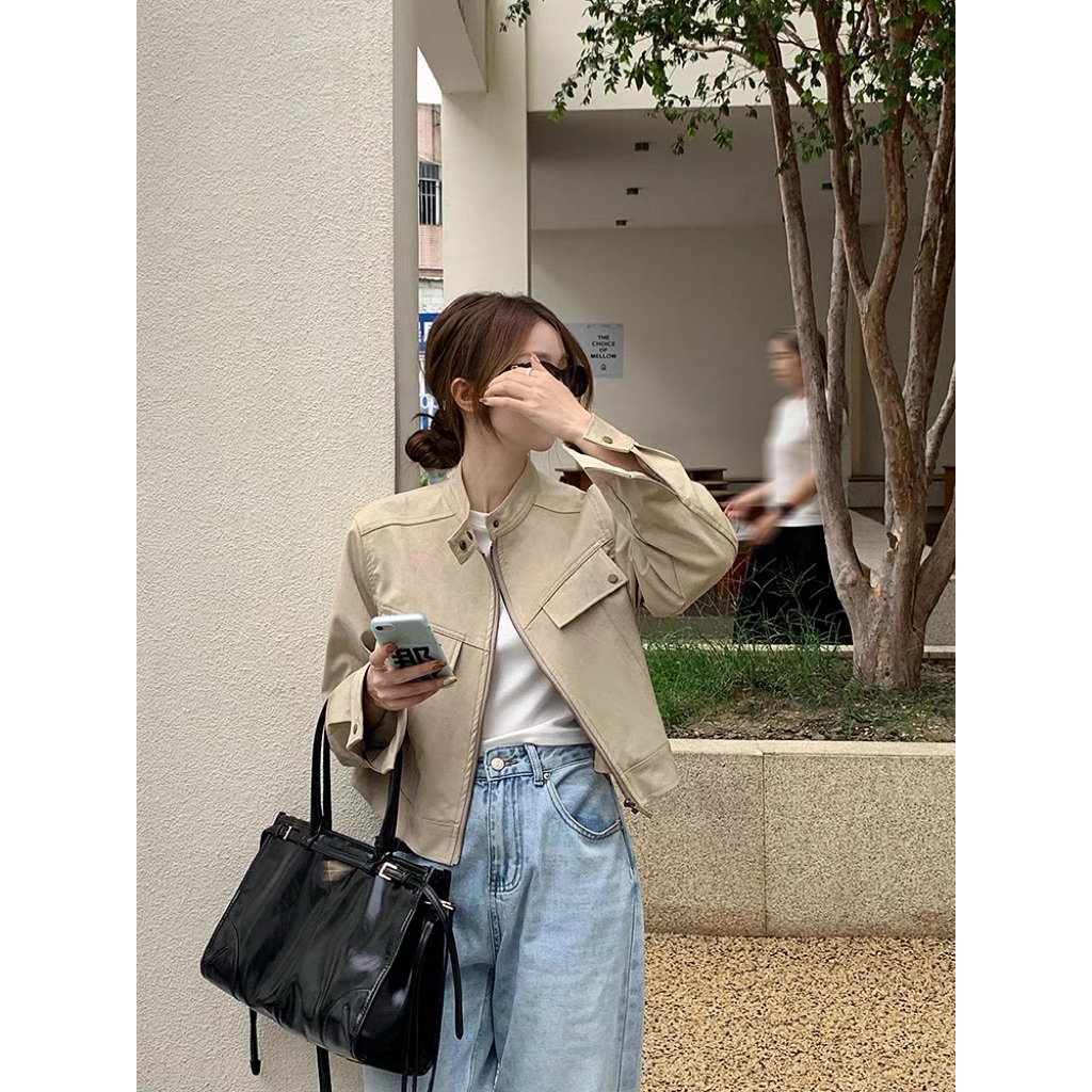 [Hàng QC L1] Áo khoác da lộn cổ trụ cúc bấm dáng croptop thiết kế túi nắp đứng form | BigBuy360 - bigbuy360.vn