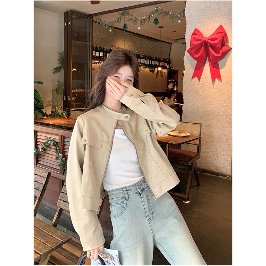 [Hàng QC L1] Áo khoác da lộn cổ trụ cúc bấm dáng croptop thiết kế túi nắp đứng form | BigBuy360 - bigbuy360.vn