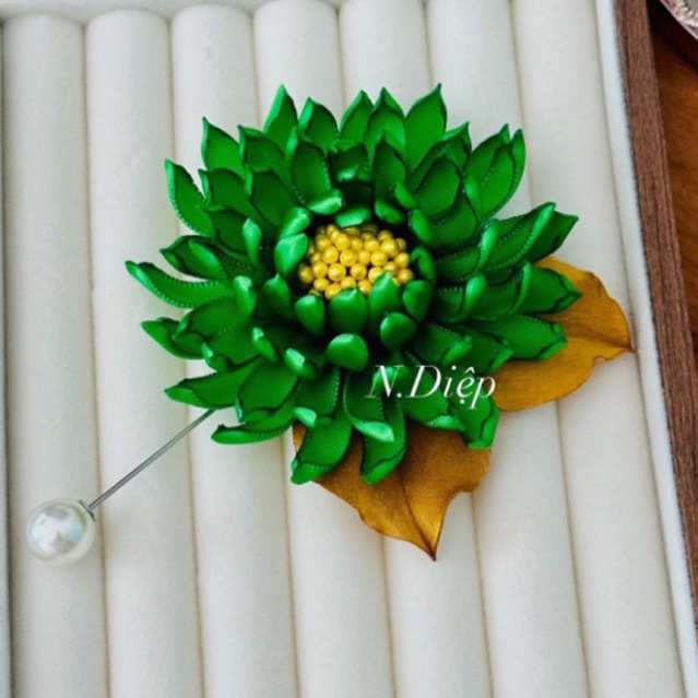 Tặng kèm hộp- Hoa cài áo hoa cúc cách điệu