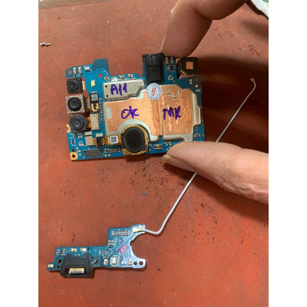 Cụm main samsung A11. Còn nguồn