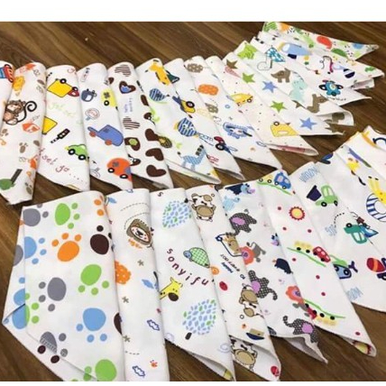 10 yếm quàng cổ cài nút cho bé