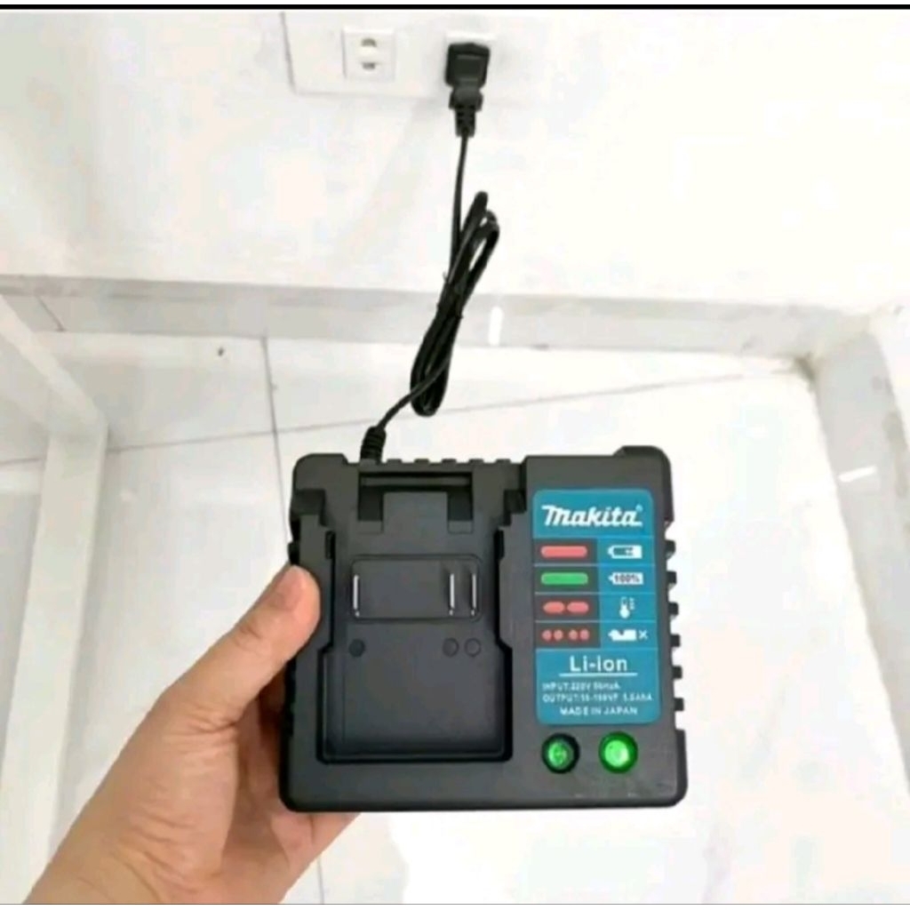 Sạc pin mầu đen Makita 18v, đế sạc pin makita 18v, sạc pin siết bu lông Makita 18v, sạc pin máy khoa