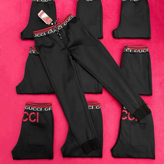 Quần nỉ dài jogger thể thao nam GC cạp dệt vạch màu pha chữ trắng quấn quanh mông thêu logo đỏ
