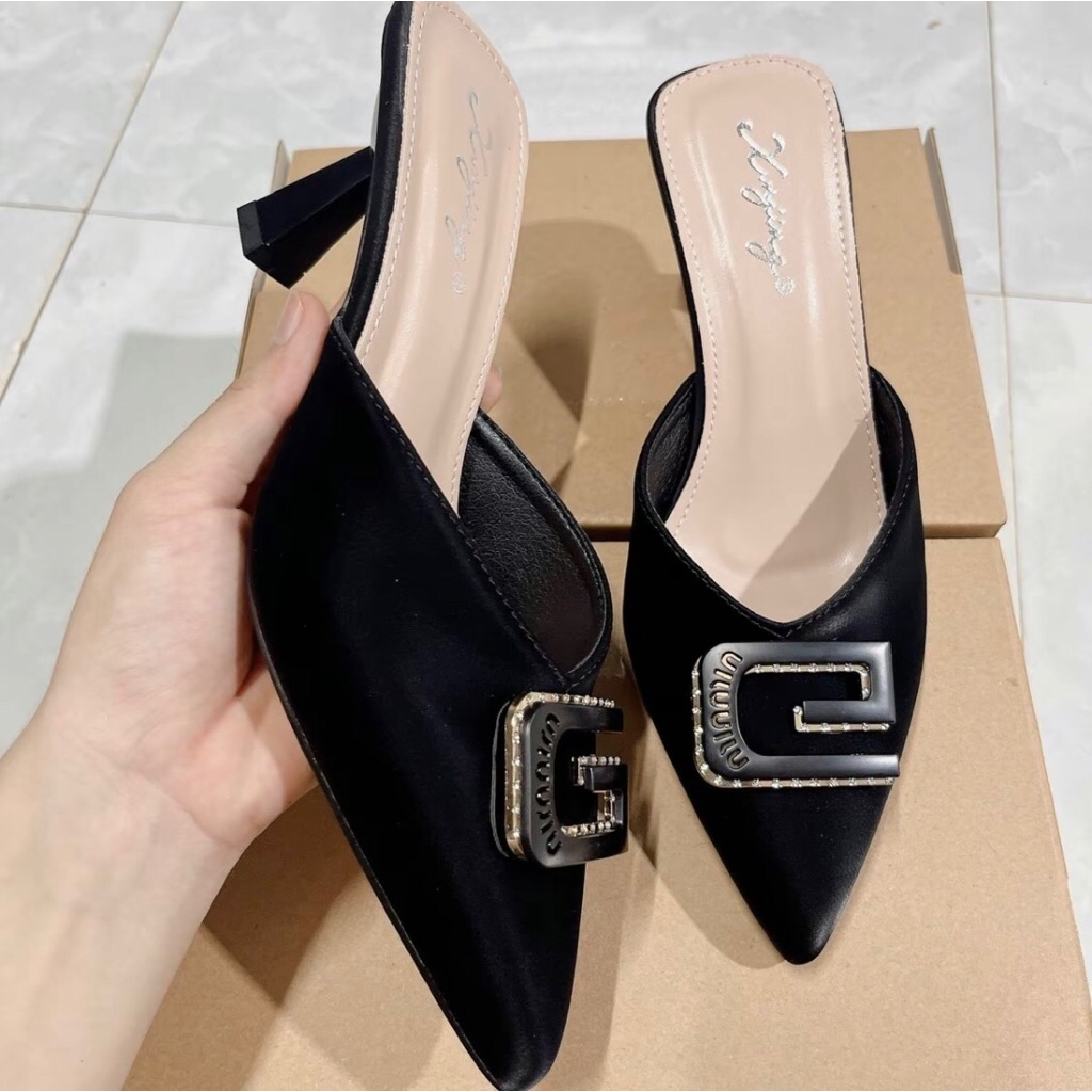 Giày sục cao gót nữ 7P gót nhọn đính Chữ G Kiểu Dáng BASIC êm chân mũi nhọn | GiayXinhXinh.Store