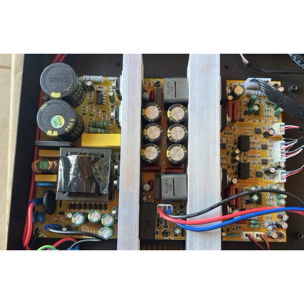 Cục đẩy công suất 1u 2kenh 2000w xung