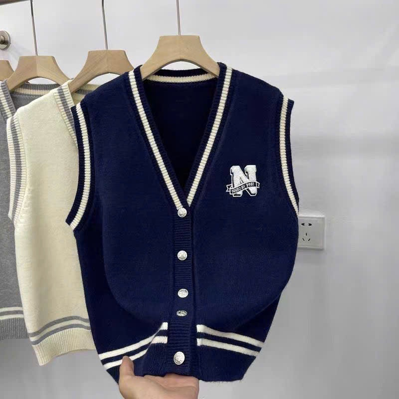 [SẴN] Áo Len Gile Cài Khuy Nữ Phong Cách Hàn Quốc, Áo Gile Dệt Kim From Rộng Bo Viền Thêu Chữ N Dễ P