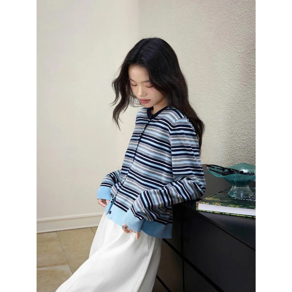 Áo cardigan len họa tiết kẻ ngang Kuose