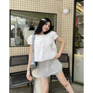  Áo babydoll chất thô ren thêu hoa dáng ngắn viền cổ thắt nơ Mochi | SHRIMP TOP | SECODEE 