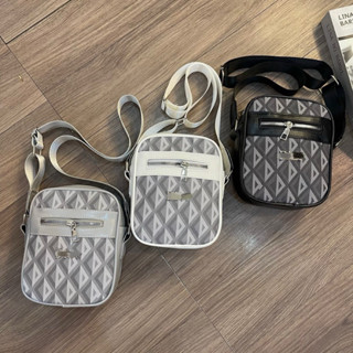 Túi đeo chéo mẫu mới nhất, túi chéo cho nam và nữ hoạ tiết tam giác mác bạc màu thời trang