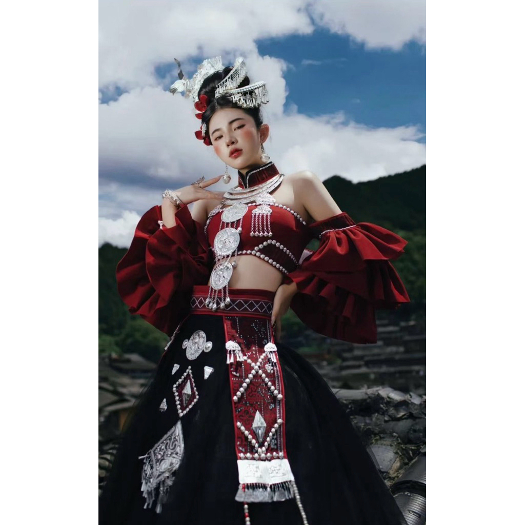 Trang phục miêu cương đỏ đen cao cấp mới ( sẵn )