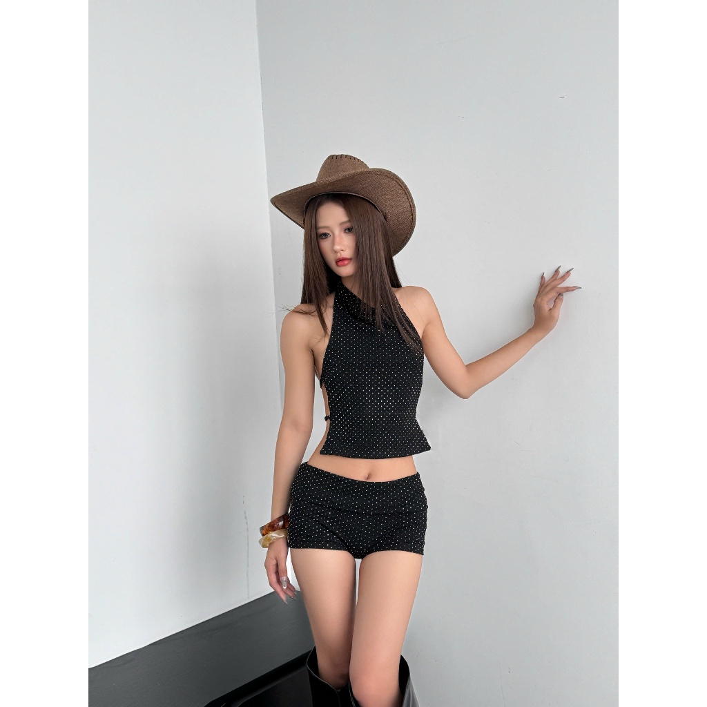 [CÓ TÁCH LẺ] Áo cổ yếm và quần short cạp trễ đính đá gập eo tôn dáng DABIN -  𝐊𝐈𝐋𝐋 𝐒𝐘𝐒𝐓𝐄𝐌 | BigBuy360 - bigbuy360.vn