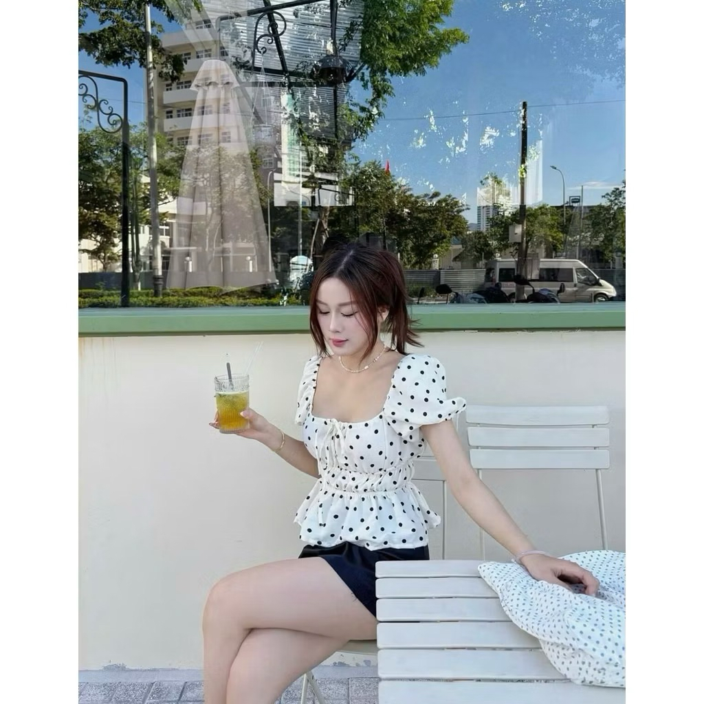 Áo Cổ Vuông Tay Ngắn Phồng Thắt Nơ Ngực Viền Bụng Chấm Bi Form Xoè Babydoll | BigBuy360 - bigbuy360.vn