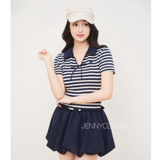 “Mary Dress”•Đầm nữ cổ sơ mi khoét V đính nơ chân váy bí bồng bềnh chiết eo,Váy kẻ sọc dáng ngắn trẻ trung•JENNYCLOSET ®