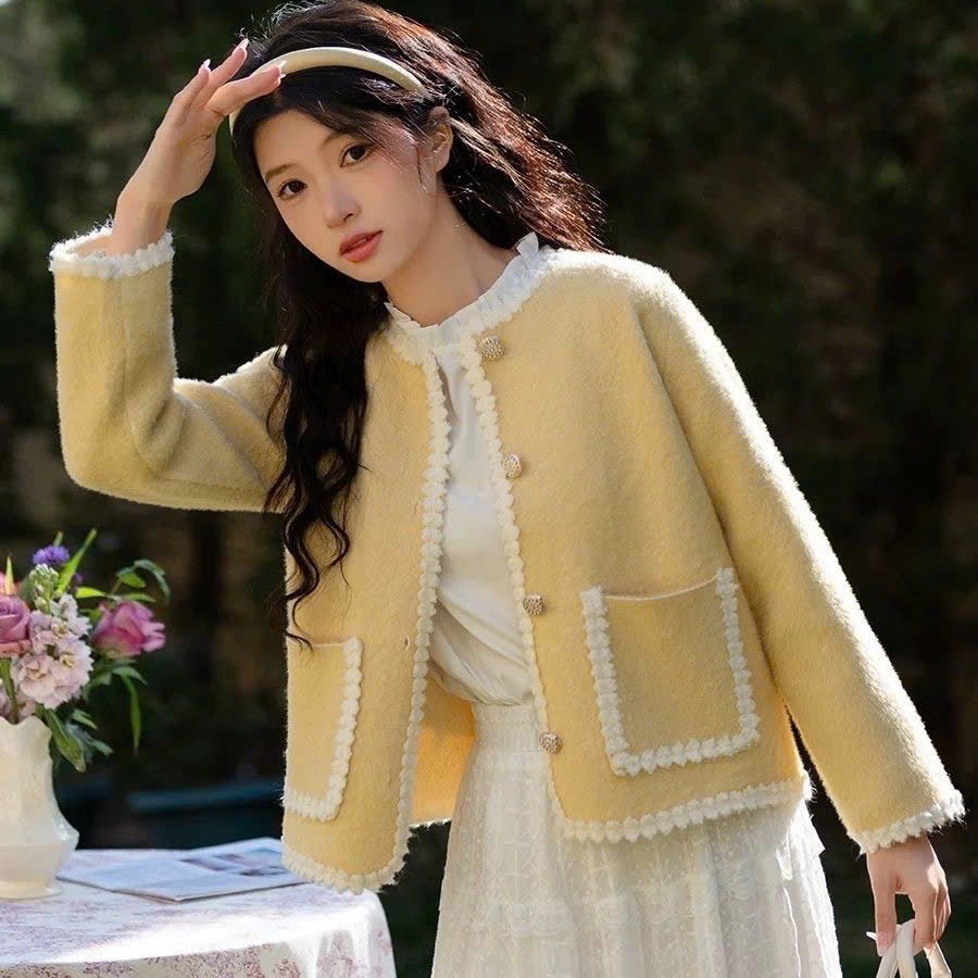 [SẴN] Áo khoác ngoài nữ, Cardigan len lông thỏ viền bèo tiểu thư điệu đà màu hồng, màu vàng có túi áo, dễ phối đồ - 179 | BigBuy360 - bigbuy360.vn