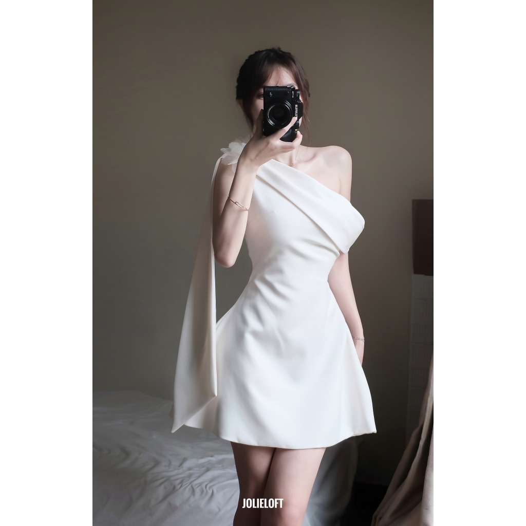 Đầm nữ lệch vai kèm tag hoa Mili Dress | BigBuy360 - bigbuy360.vn