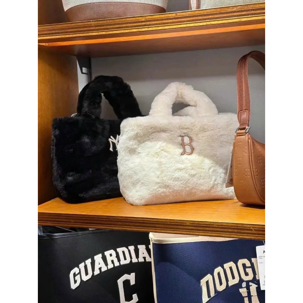 [ CHÍNH HÃNG ] Túi MLB Basic Fur Fleece Tote Bag New York Yankees - Túi Lông MLB Đen & Trắng Kem