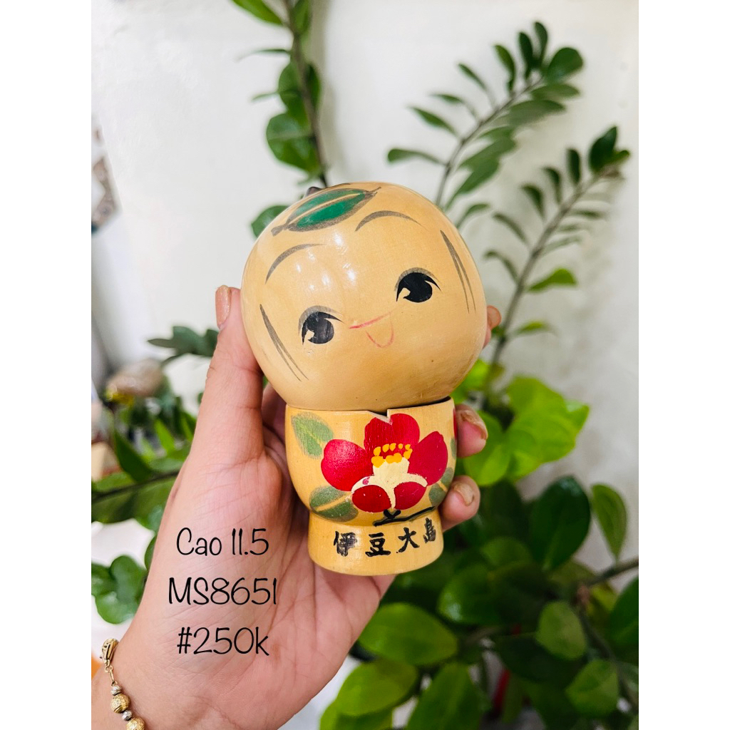 Búp bê gỗ kokeshi Nhật Bản