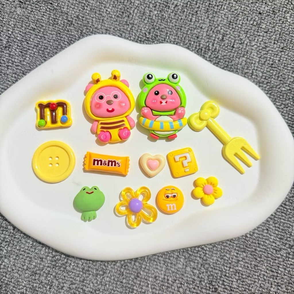 Set charm loppy ong vàng loppy ếch xanh có sẵn nút gắn dép dễ thương lopy loopy nĩa vàng dùng trang 