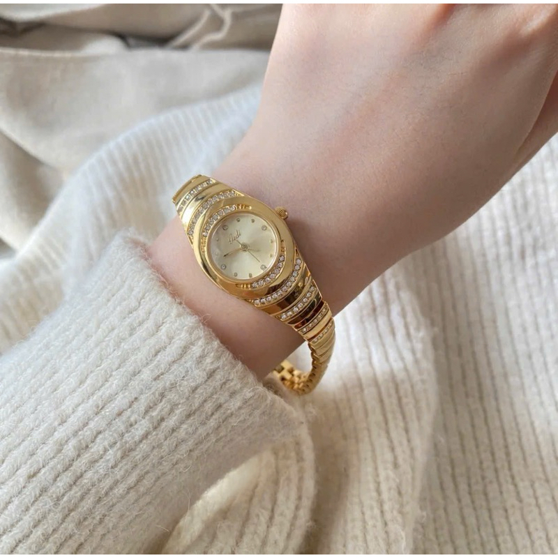 Mua 1 tặng 2 (pin + cắt dây ) - Đồng hồ nữ Oval - Phối đá kiểu dáng hiện đại - Lạ mắt - Cực cuốn hút !