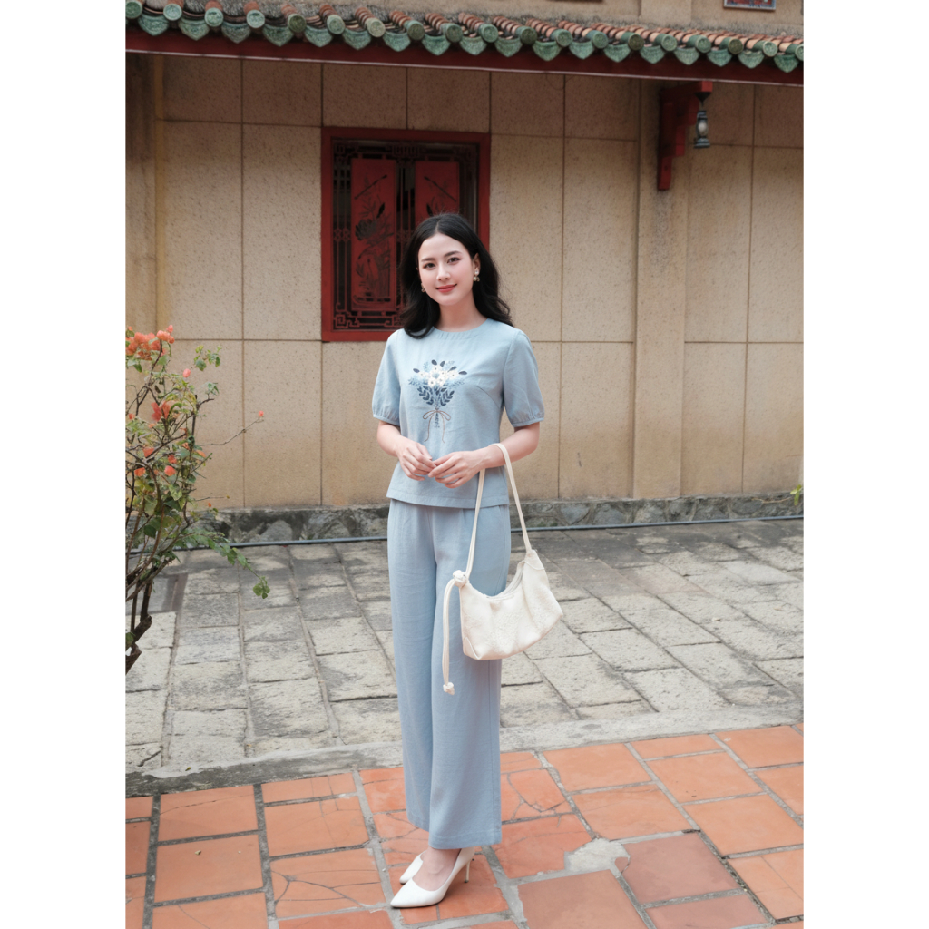 Set Bộ Áo Kiểu Nữ Thêu Hoa Chất Tơ Cao Cấp + Quần Phối Chun Phía Sau (48-65kg) - Thời Trang Thiết Kế SLINE - Qùa tặng mẹ | BigBuy360 - bigbuy360.vn