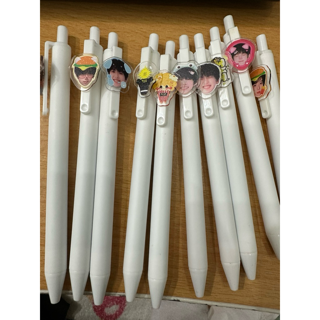 [Ngẫu nhiên] Bút kèm standee TNT, TF Gia Tộc F4