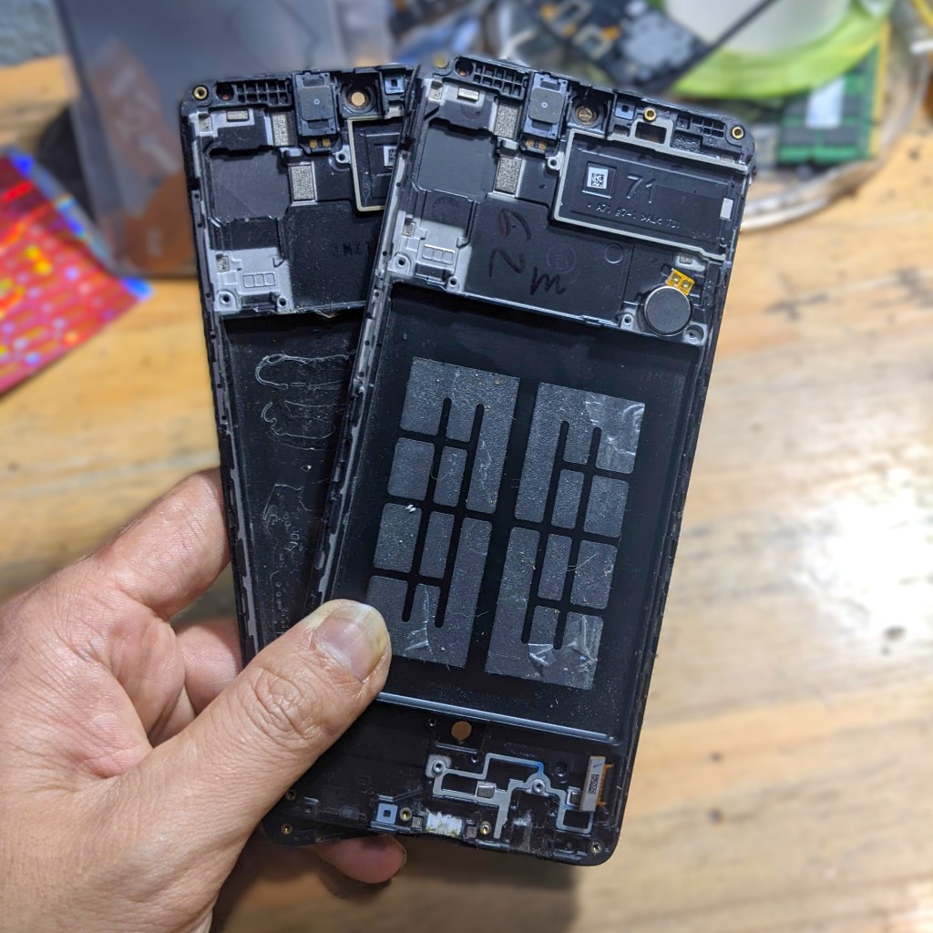 Khung sườn kèm pin Samsung A71 (A715F) zin cũ tháo máy (Pin EB-BA715ABU) - Khung sườn / Pin Samsung 