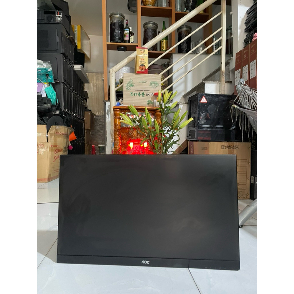 Màn hình I2769v full hd 1920x1080 kết nối vga-dvi nguồn trực tiếp, bi 2 cham trầy nhẹ do van chuyển