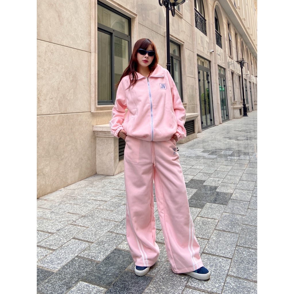 Set Nỉ Hồng Jewis Áo Khoác Cổ Bẻ Mix Quần Suông Phong Cách Cá Tính Đường Phố - J804