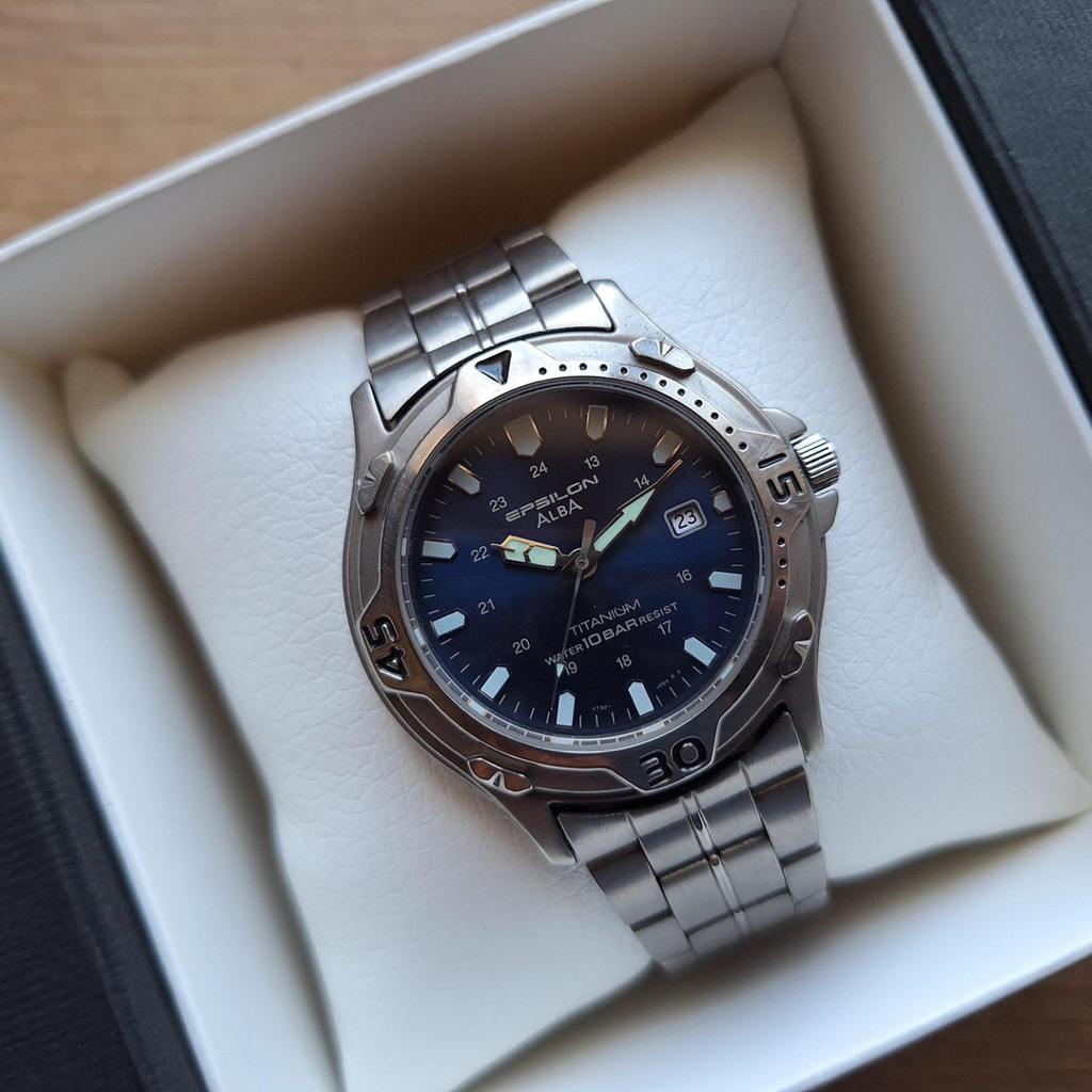 Đồng hồ Seiko Alba Epsilon Titanium cổ điển, màu xanh dương, đồng hồ thạch anh Nhật Bản.